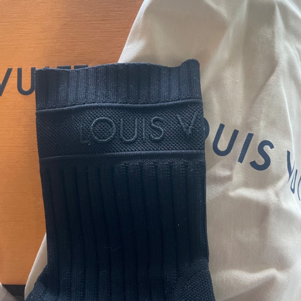 Black Louis Vuitton booties - Picture 2 of 8